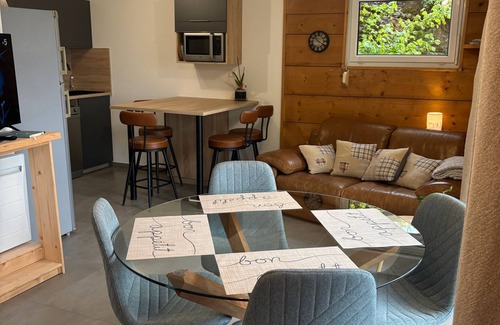 Vacheresse Apartment | Chalet Les Mios, at Isa, with view between lake and mountains, private terrace and Wi-Fi