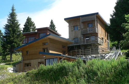 Chamrousse Ski Chalet | Chalet Les Trappistes 10 persons in Chamrousse 1750m with "Wifi".