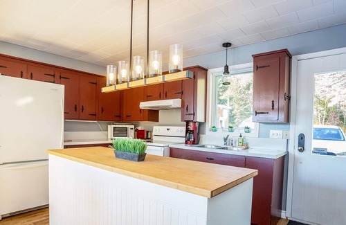 Riviere-Bleue Ski Chalet | Chalet Lilo! Relaxation guaranteed on the edge of a lake CITQ 311203