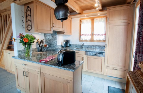 Nendaz Ski Chalet | Chalet Lisa, ski-in/out, accessible by car