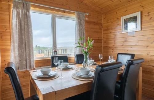 Kinross Ski Chalet | Chalet Loch Leven Lodge 21 by Interhome