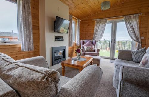 Kinross Ski Chalet | Chalet Loch Leven Lodge 21 by Interhome