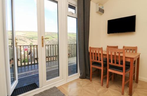 Combe Martin House | Chalet Log Cabin L15