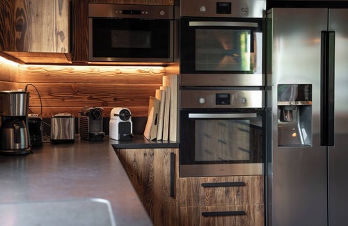 Monetier-les-Bains Ski Chalet | Chalet Luxe piscine et spa plein soleil 18 personnes serrechevalierholidays