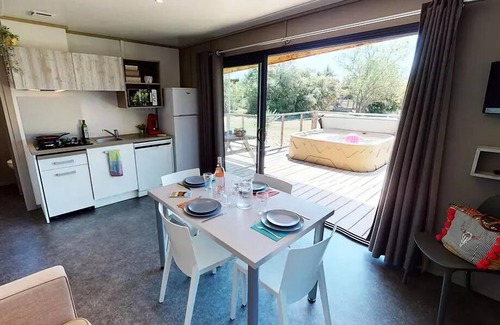 Lourmarin Ski Chalet | Chalet Luberon - 35m2 - 2 Schlafzimmer + Jacuzzi 4 Personen