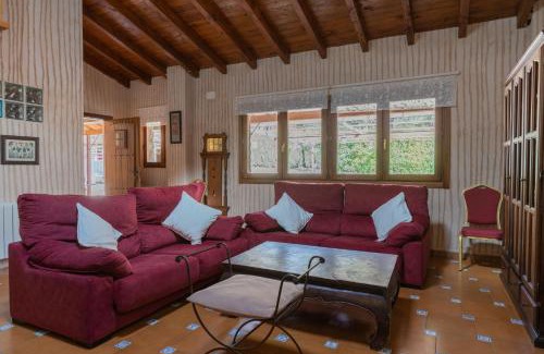 Riopar Ski Chalet | Chalet lujo en finca Zafiro lagunazo Riopar 5 o 3 dormitorios y 3 Baños Parque Natural del Rio Mundo