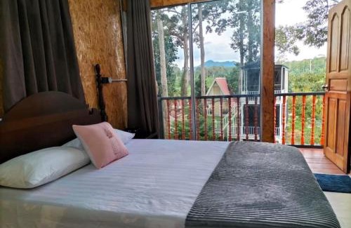 Kampung Kuala Kenas Hotel | CHALET MADU KACA D'RUMAH BONDA RIVER VIEW Kuala Kangsar