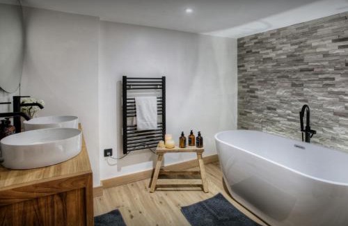 Manigod Ski Chalet | Chalet Manoe - OVO Network