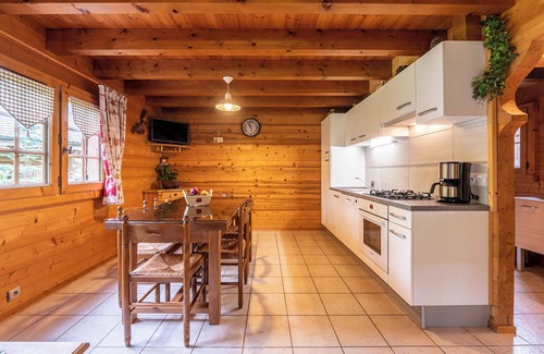 Alex Ski Chalet | Chalet 'Mitoyen 4 Personnes' with Mountain View, Private Terrace and Wi-Fi