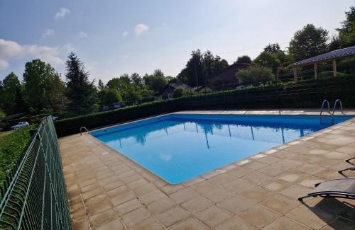 Saint-Sauveur-les-Bray Ski Chalet | Chalet moderne au bord d'un lac