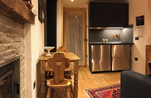 Albosaggia Ski Chalet | Chalet Monks at the Fountain "Junior Suite "