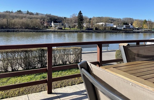 Dave Ski Chalet | Chalet Mosan on the banks of the Meuse
