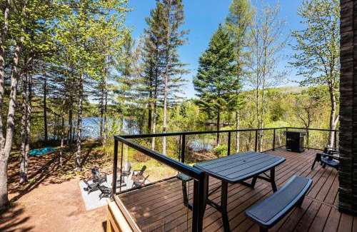 Saint-Alphonse-Rodriguez Ski Chalet | Chalet Natür Lakefront - Hot Tub - Fireplace - Ski - Waterfront - Private big land - Pedal Boat