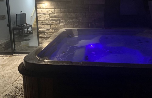 Mansonville Cabin | Chalet Nature OWL'S Head Spa and fire pit