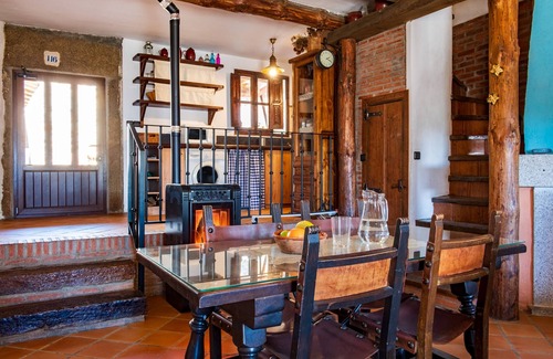 Neila de San Miguel Ski Chalet | Chalet 'Neilarural' with Mountain View, Wi-Fi and Air Conditioning