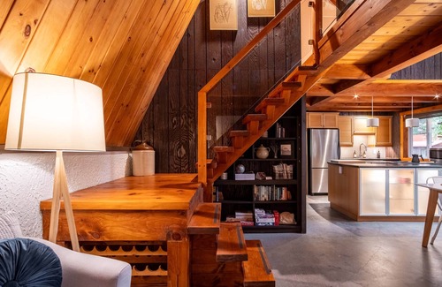 Orford Ski Chalet | Chalet Norwegian , Turn Key Amenities + Pet Friendly + Hi Speed WiFi