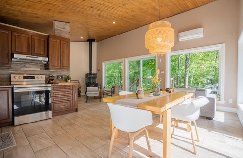 Chertsey Ski Chalet | Chalet Ohana - Intimate forest and spa - Pets welcome!