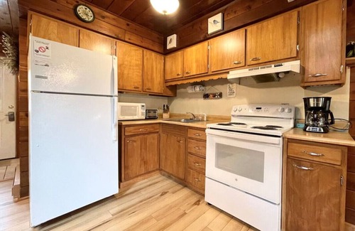 Stevensville House | Chalet on the Lake 98 w/Beach Access, Pools, Sport Courts, Fishing Pond & more!