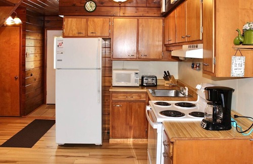 Stevensville House | Chalet on the Lake 98 w/Beach Access, Pools, Sport Courts, Fishing Pond & more!