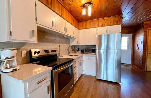Stevensville House | Chalet on the Lake 60 w/Beach Access, Pools, Sport Courts, Fishing Pond & more!