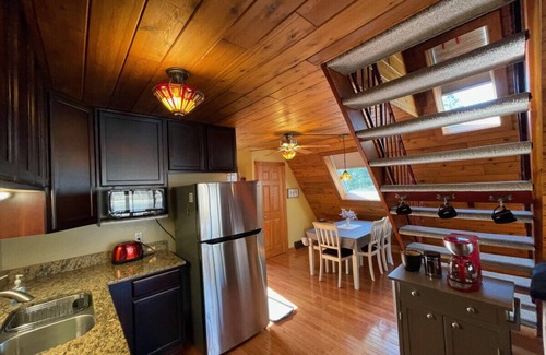 Stevensville House | Chalet on the Lake 91 w/Beach Access, Pools, Sport Courts, Fishing Pond & more!