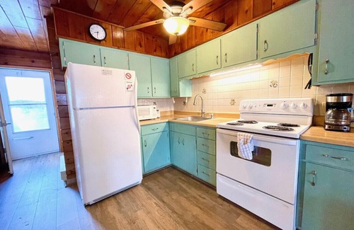 Stevensville House | Chalet on the Lake 55 w/Beach Access, Pools, Sport Courts, Fishing Pond & more!