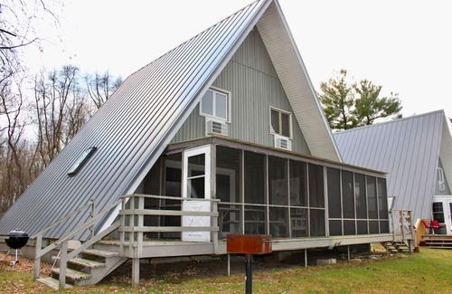 Stevensville House | Chalet on the Lake 94 w/Beach Access, Pools, Sport Courts, Fishing Pond & more!