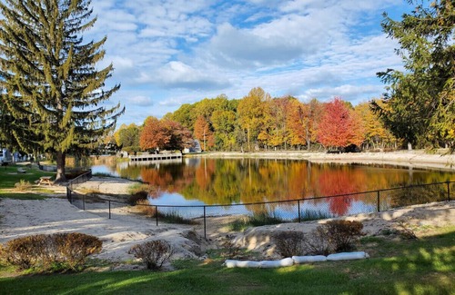 Stevensville House | Chalet on the Lake 94 w/Beach Access, Pools, Sport Courts, Fishing Pond & more!