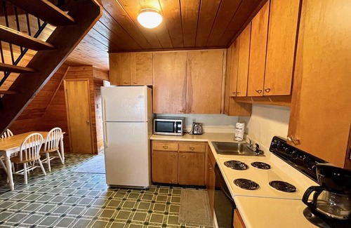 Stevensville House | Chalet on the Lake 80 w/Beach Access, Pools, Sport Courts, Fishing Pond & more!