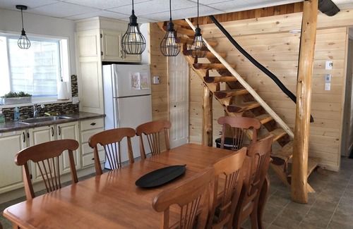Labelle Ski Chalet | Chalet on the shores of a lake, ideal for families.