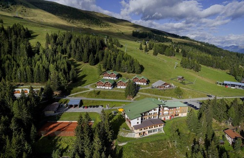 Zettersfeld Ski Resort Apartment | Chalet on Zettersfeld with Dolomite Views