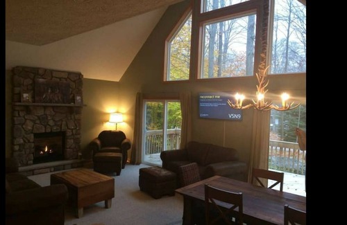 Thornhurst Ski Chalet | Chalet, outdoor games, fast Wifi and pet friendly!