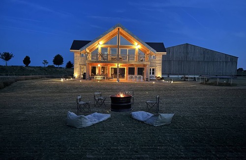 Morienval Ski Chalet | Chalet-Panoramic-Ensuite with Bath-Countryside view