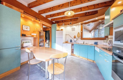 Aigueblanche Ski Chalet | Chalet 'Pierre Et Bois' with Mountain View, Private Terrace and Wi-Fi