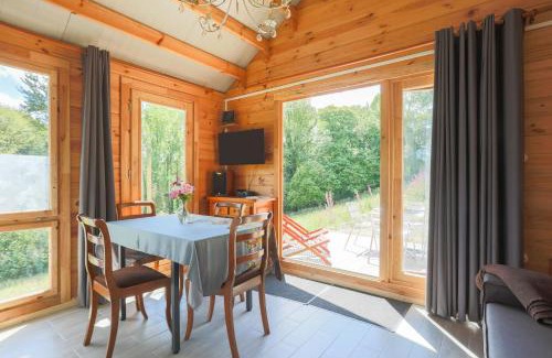 Plouegat-Moysan Ski Chalet | Chalet Pondok Indah