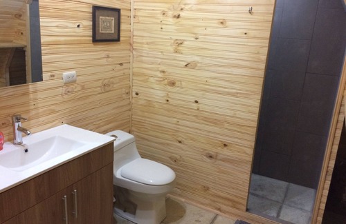 San Gerardo de Dota Ski Chalet | Chalet Quetzal on the river Savegre