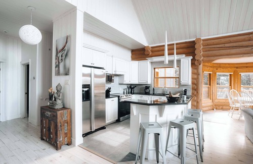 Mille-Isles Ski Chalet | Chalet Red Deer at Fiddler Lake with Spa, Sauna, and Private Pool