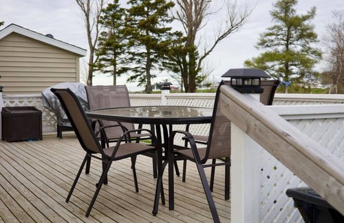 Sainte-Anne-de-Kent House | Chalet Relaxation - Cottage with Beach View in Bouctouche Sud