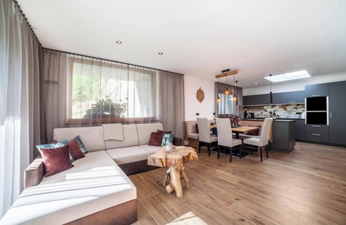 Saltusio Ski Chalet | Chalet "Residenz - Riad" with Mountain View & Whirlpool close to Meran