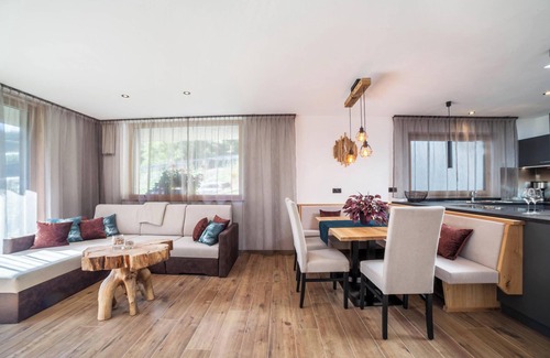 Saltusio Ski Chalet | Chalet "Residenz - Riad" with Mountain View & Whirlpool close to Meran