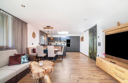 Saltusio Ski Chalet | Chalet "Residenz - Riad" with Mountain View & Whirlpool close to Meran