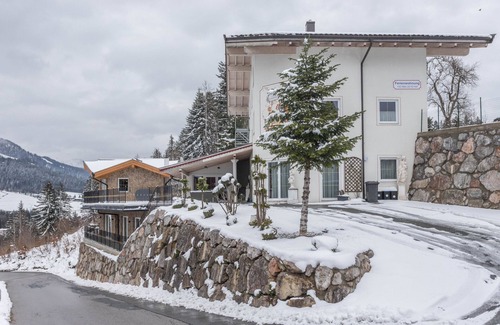 Fieberbrunn Ski Chalet | Chalet 'Resort Hanni Chalet Schlößl' with Mountain View, Terrace & Wi-Fi