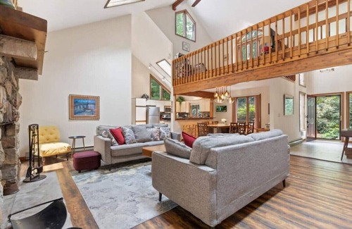 Pocono Pines House | Chalet Retreat Near Lake Naomi Firepit, Decks, Walk to Clubhouse