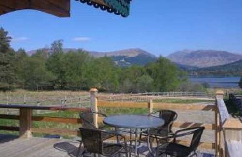 Fort William Cabin | Chalet Rus. Luxury log cabin with all your creature comforts.