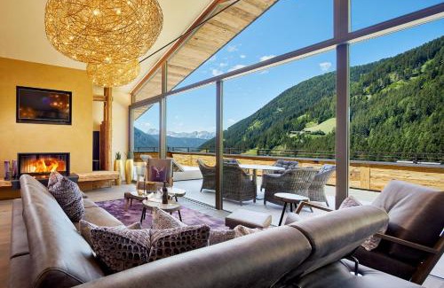 Santa Maddalena Ski Chalet | Chalet SALENA luxury lodge