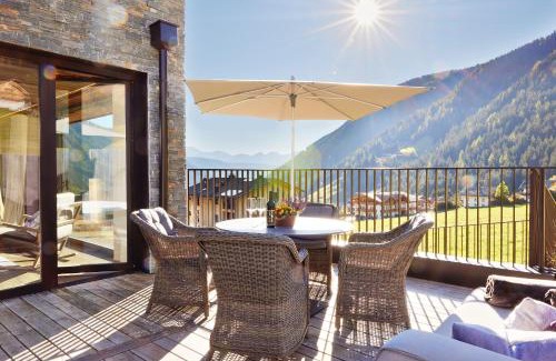 Santa Maddalena Ski Chalet | Chalet SALENA luxury lodge