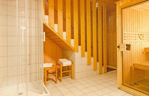 Le Bettaix Ski Chalet | Chalet, sauna, terrace, balcony, fireplace or stove, parking, tv, ski locker, 200m², Les Menuires