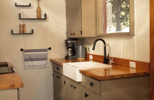 Okanagan-Similkameen Cabin | Chalet Schuss - A Classic Canadian Cabin at Apex Mountain