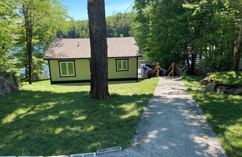 Saint-Calixte Ski Chalet | Chalet Shadow - spa - lakeside swimming - fireplace - paddleboard - beach