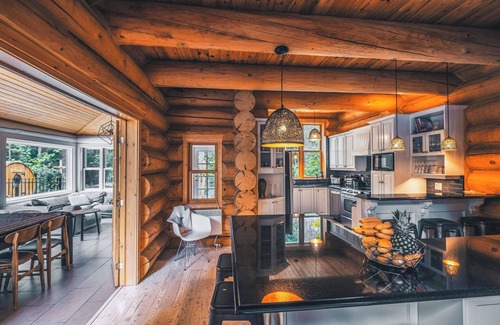 Fiddler Lake Resort Ski Chalet | Chalet Silver Fox at Fiddler Lake with Hot Tub, Sauna, and Private Pool
